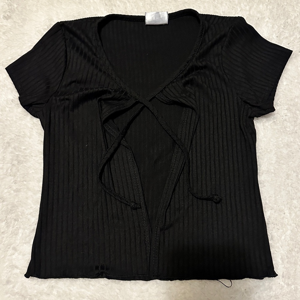 Black Vertical-lined front tying top with lettuce trim bottom!